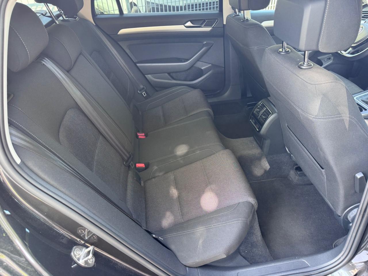 VW Passat Variant 2.0 TDI neopaten garanzia 12 mesi