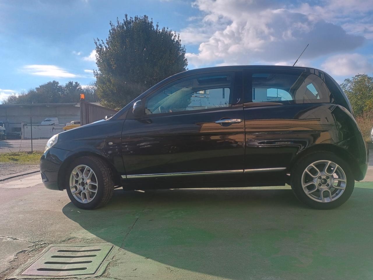 LANCIA YPSILON NEOPATENTATI