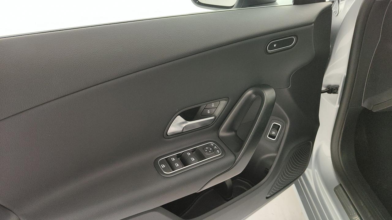 Mercedes-Benz CLA Shooting Brake 180 d Advanced auto