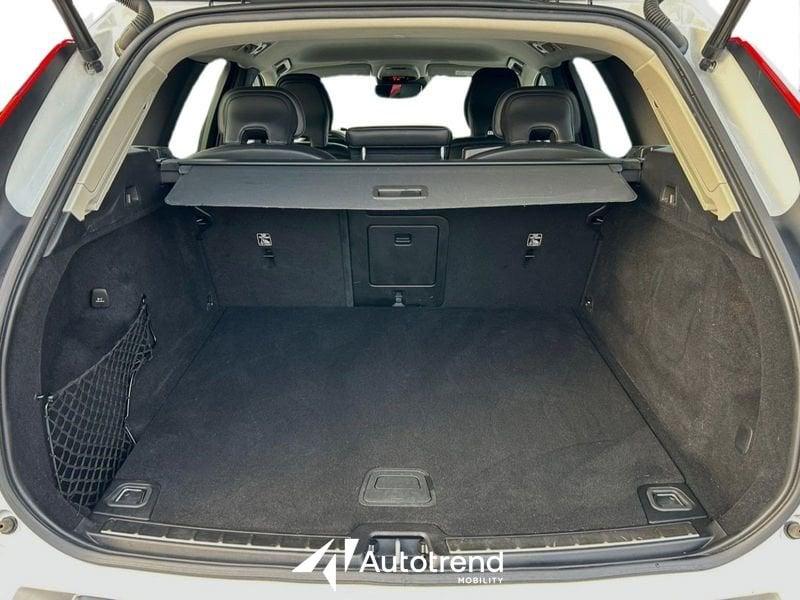 Volvo XC60 B4 197+14 CV AWD Mild Hybrid Diesel Momentum Pro