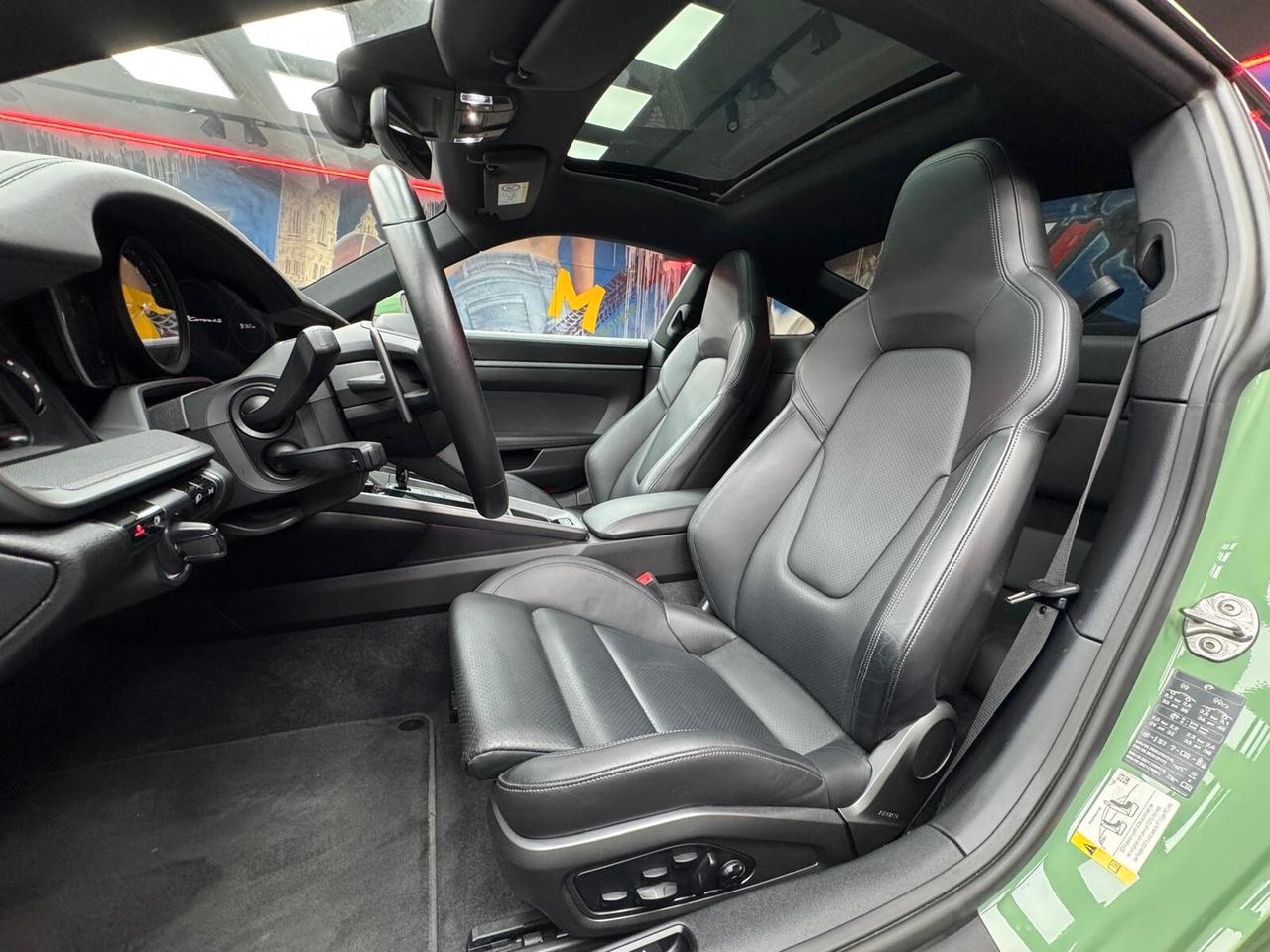 Porsche 911 Carrera 4S (966)