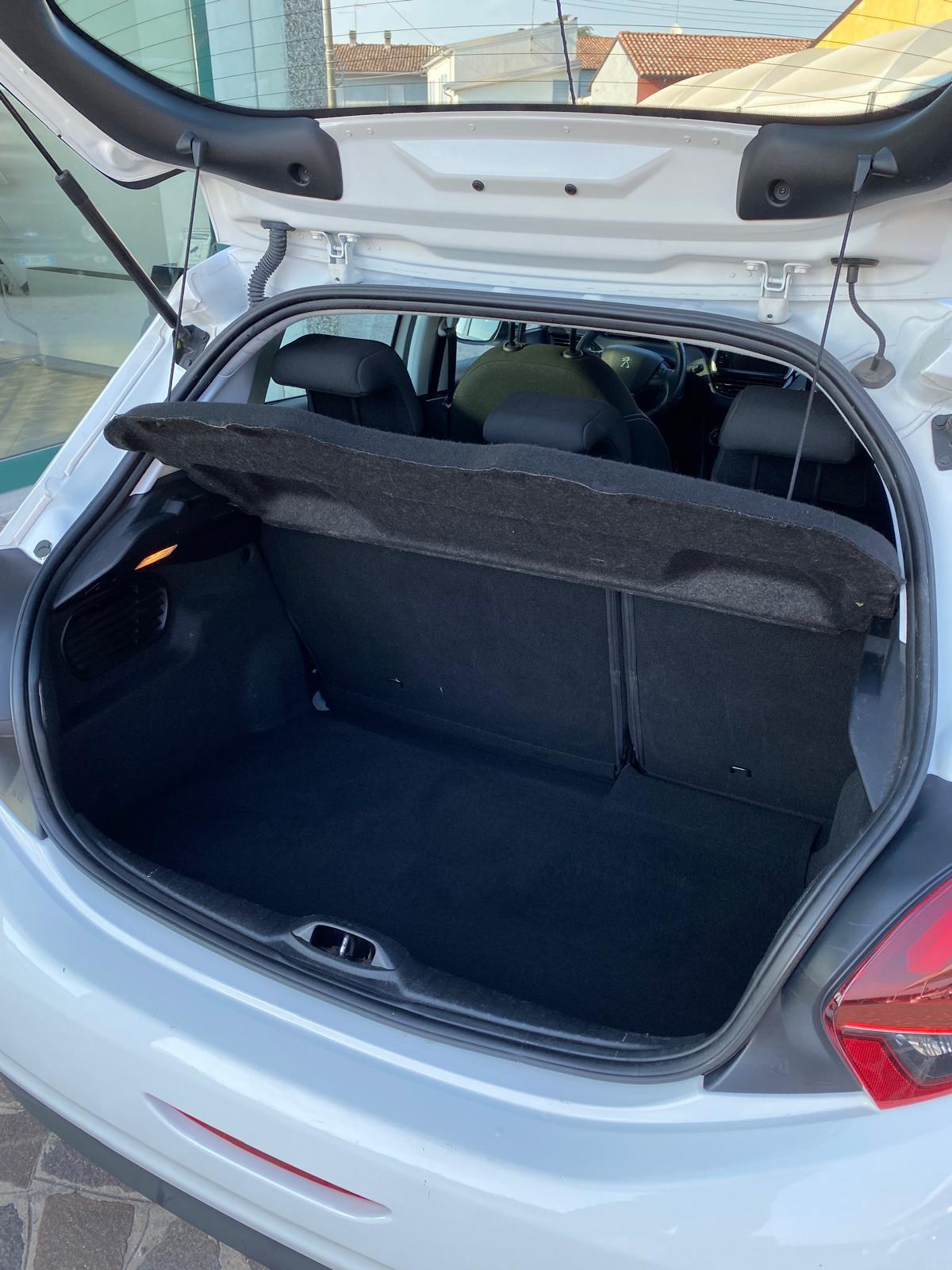 Peugeot 208 5 Porte 208 5p 1.2 puretech Active 82cv