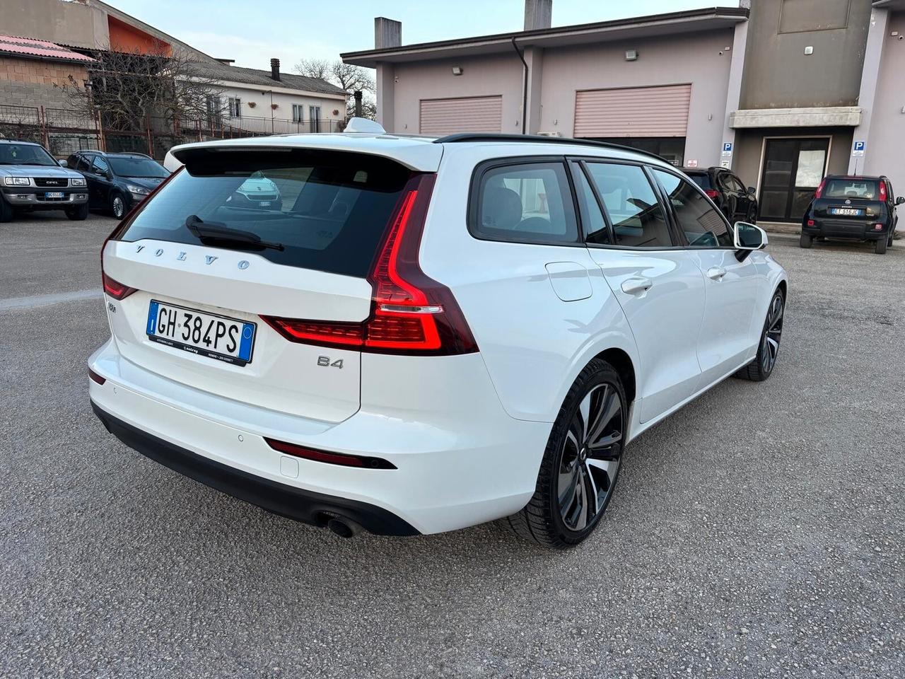 Volvo V60 B4 (d) automatico Ultimate Dark