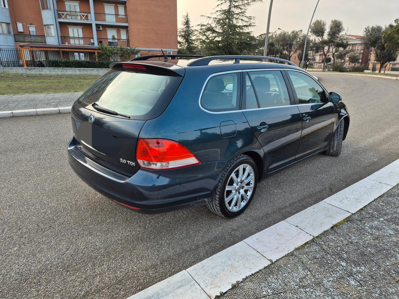 Volkswagen Golf Var. 2.0 TDI DPF Sportline 08