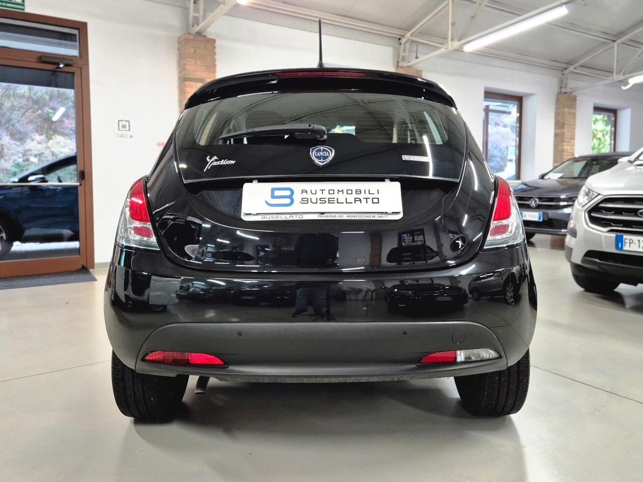 Lancia Ypsilon 1.0 FireFly 5 porte S&S Hybrid Silver