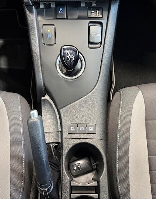 Toyota Auris 1.8 Hybrid Business