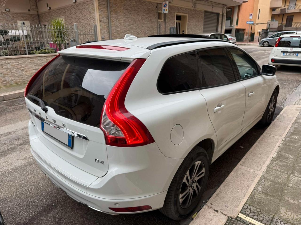 Volvo XC 60 XC60 D4 Geartronic R-design Momentum/TETTO/BELLA