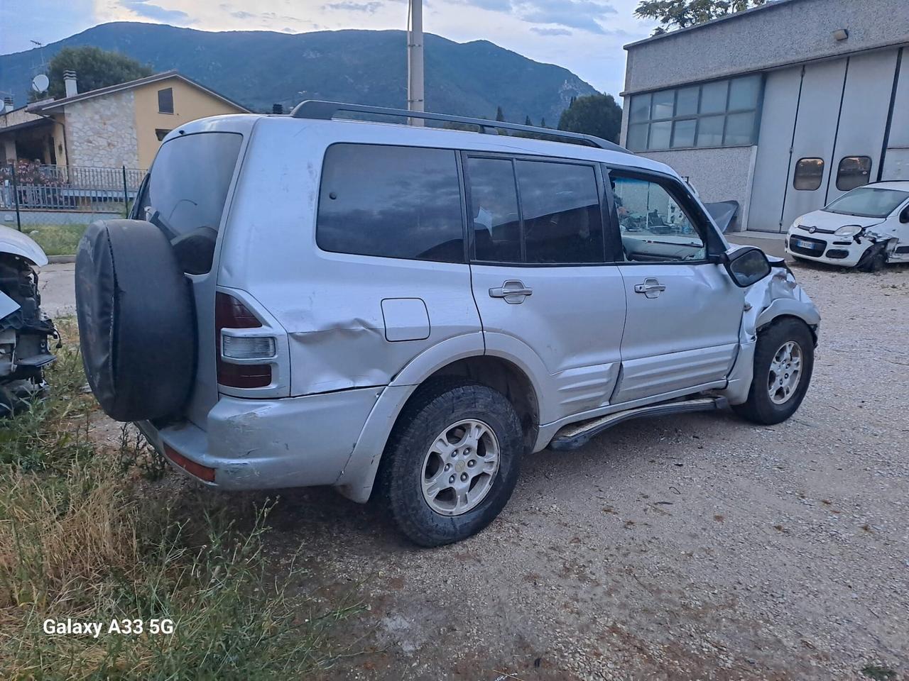 mitsubishi pajero incidentato