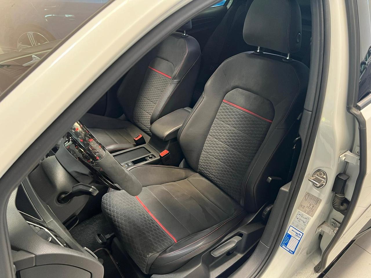 Volkswagen Golf GTI Performance 2.0 245 CV TSI DSG 5p.