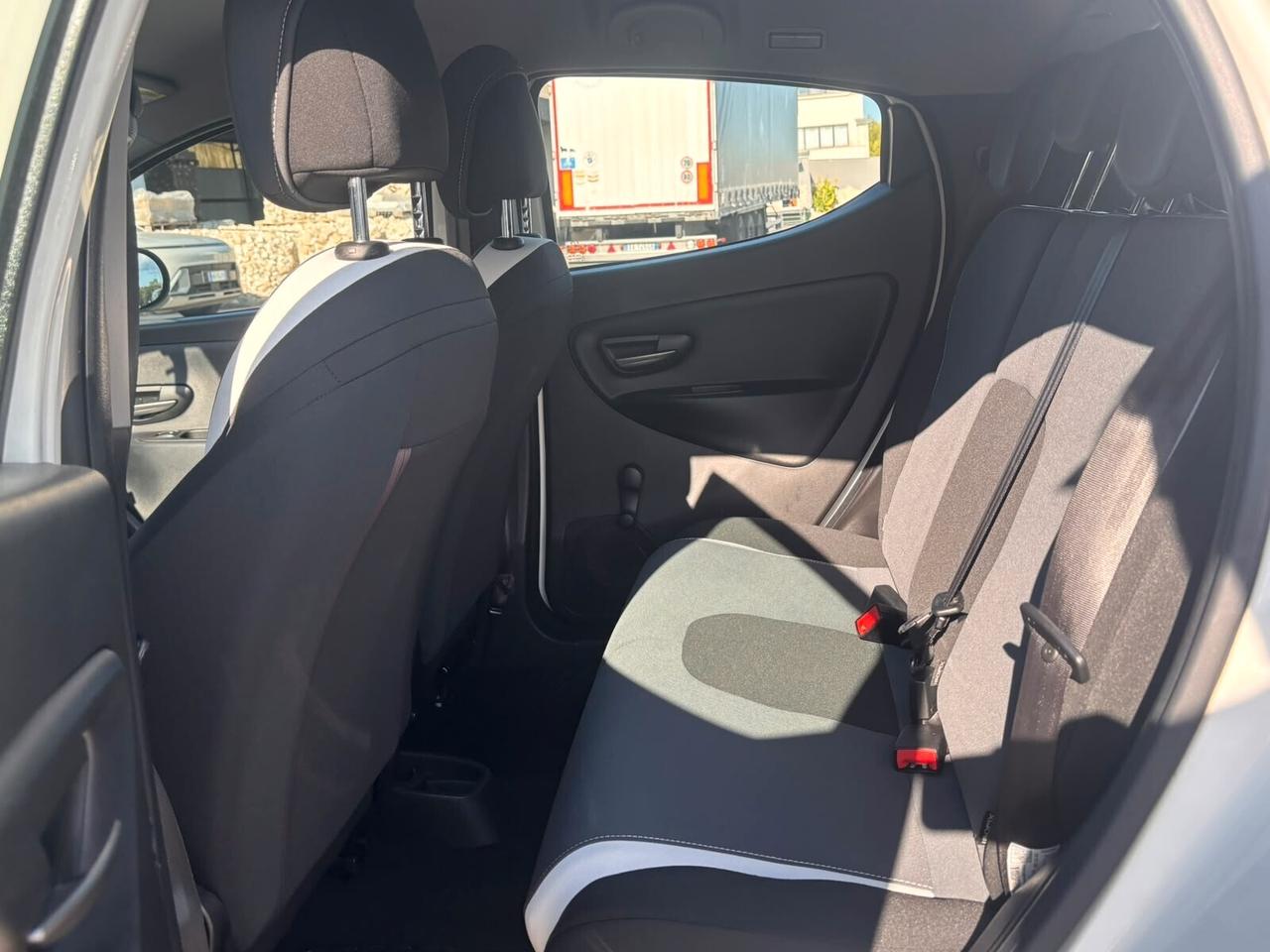 Lancia Ypsilon 5 porte - 2015