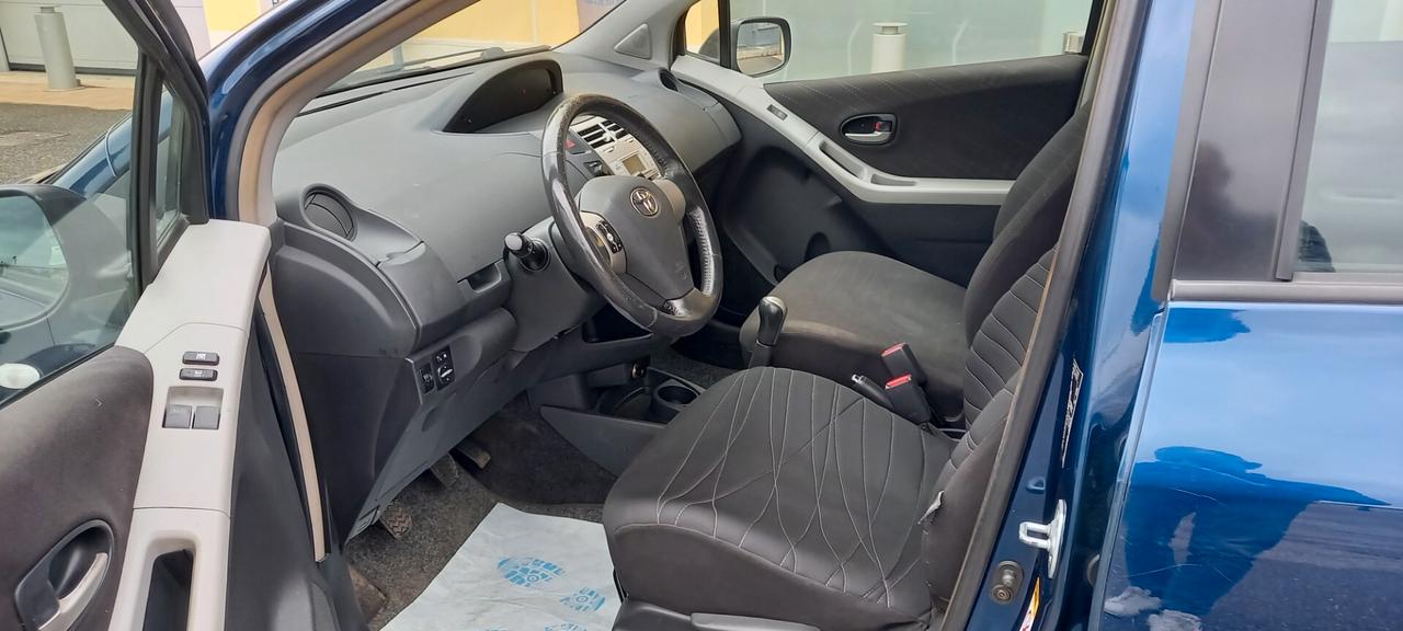 Toyota Yaris cc. 1.000 Benzina 5 Porte 5 Posti Utilizzabile Anche per i Neopatentati.