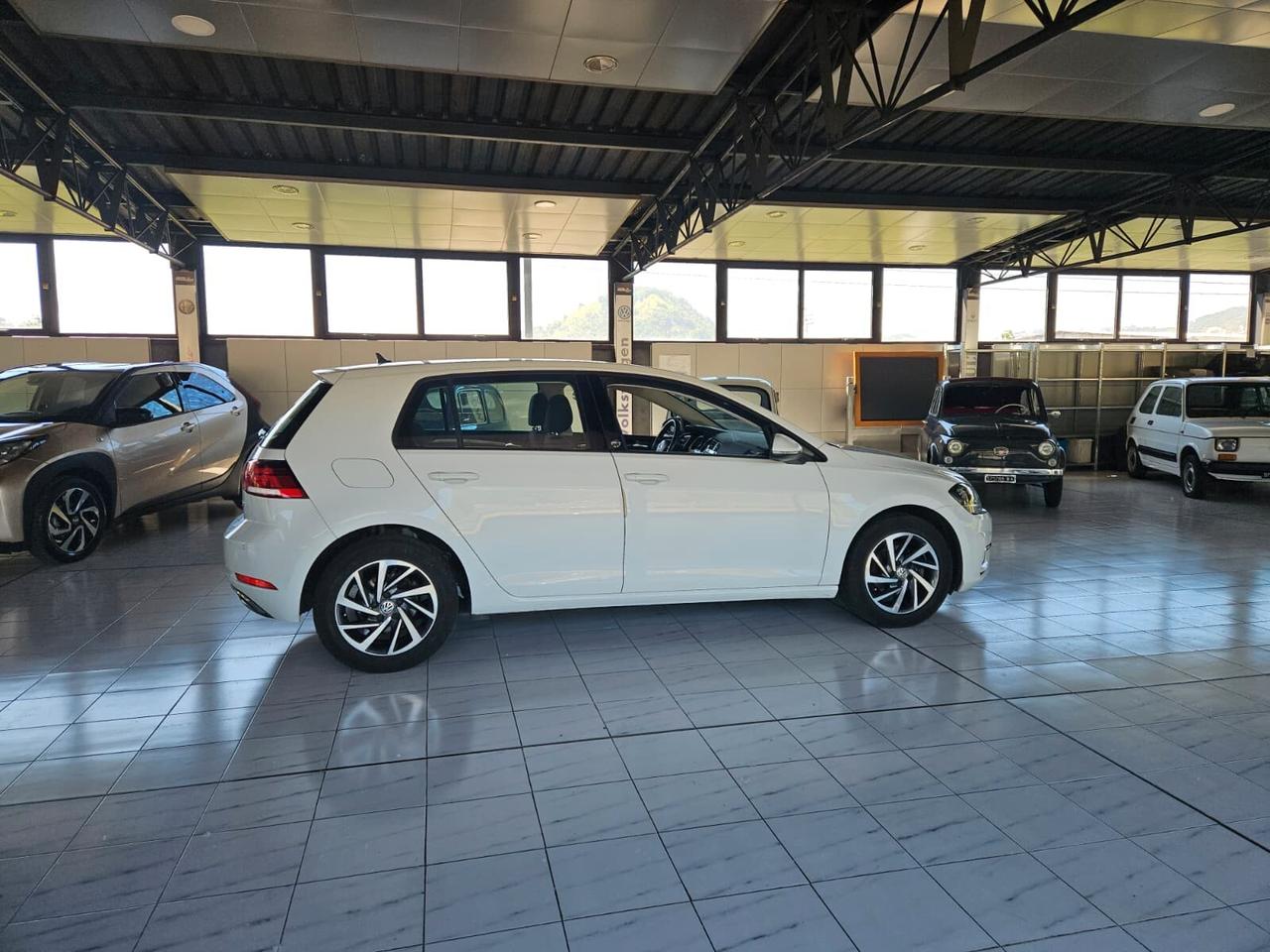 Volkswagen Golf 1.0 TSI 110 CV DSG Sound Edition