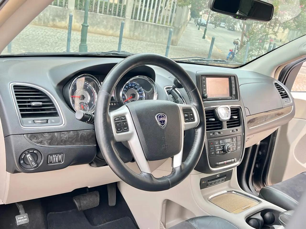 Lancia Voyager 2.8 Turbodiesel Platinum 177 CV