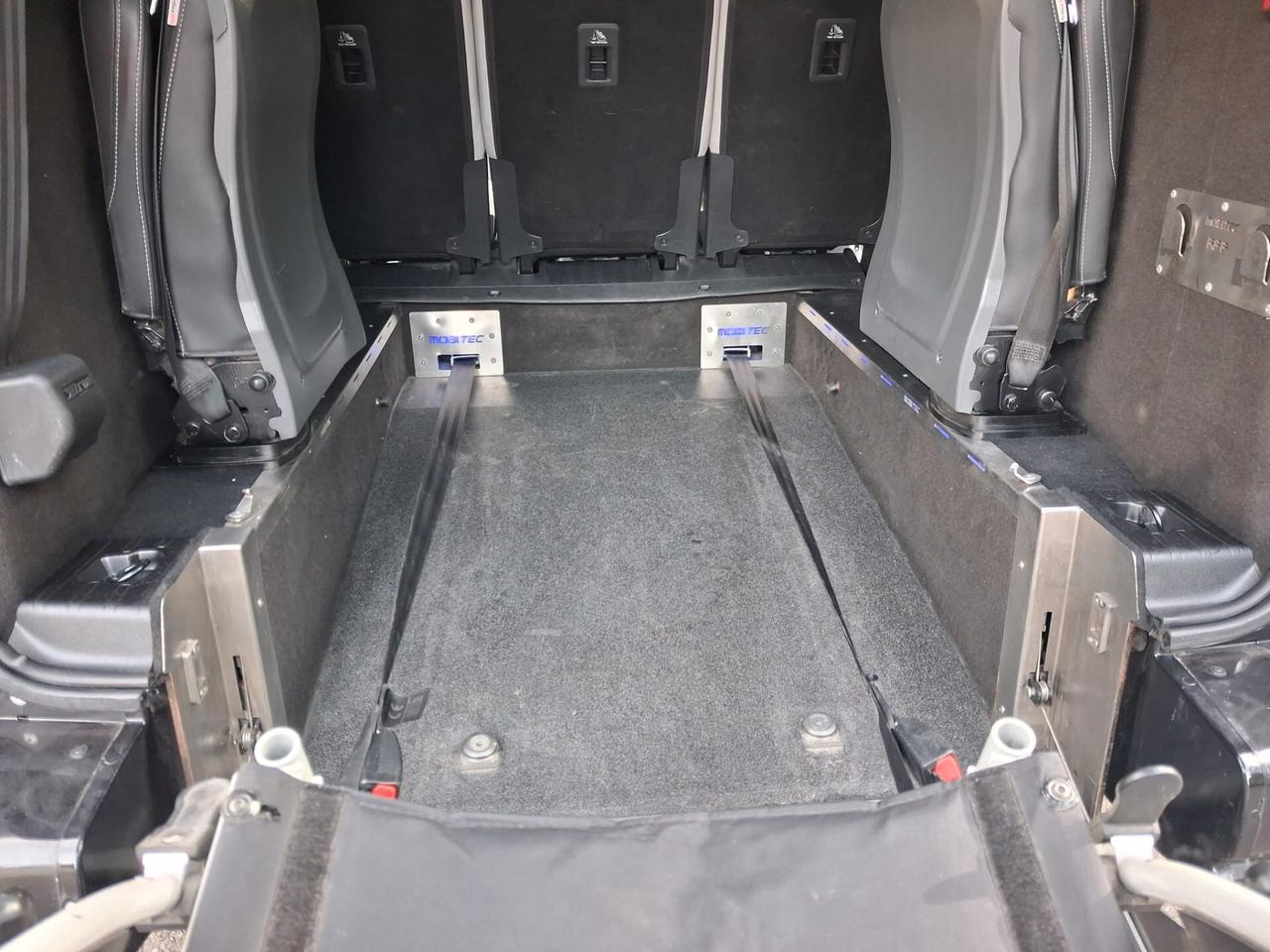 Toyota Proace Pianale ribassato con rampa disabili in carrozzina