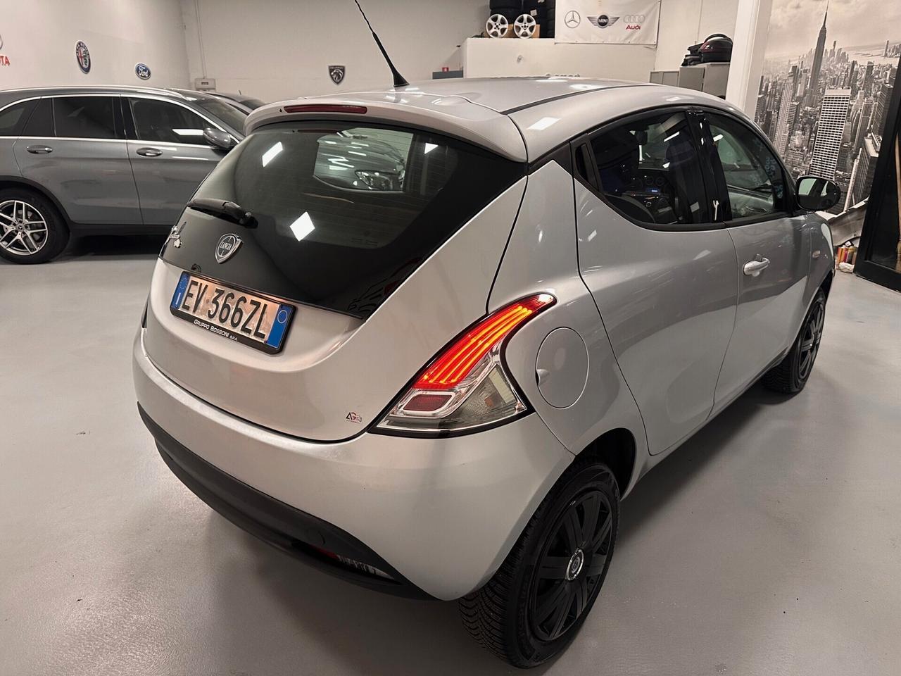 LANCIA YPSILON METANO (78000KM )