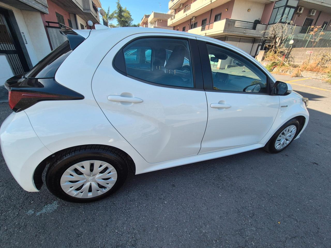 Toyota Yaris 1.5 Hybrid iva esposta inclusa 2021