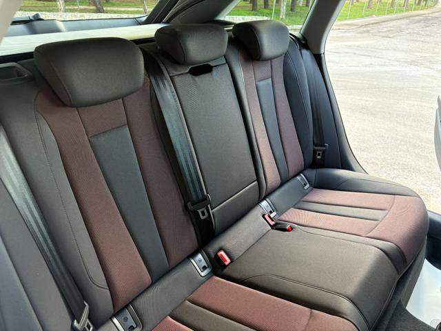 AUDI A4 Avant 40 2.0 TDI quattro S tronic S line edition.