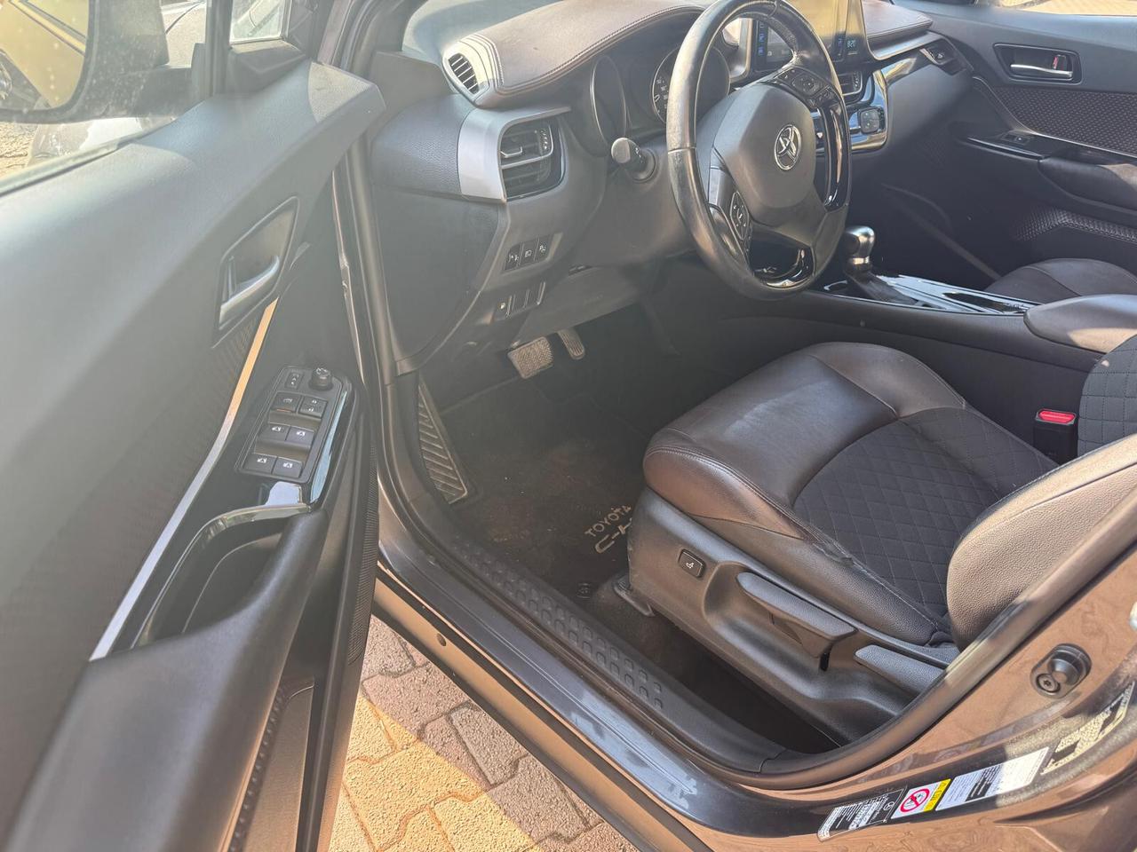 Toyota C-HR 1.8 Hybrid E-CVT Lounge