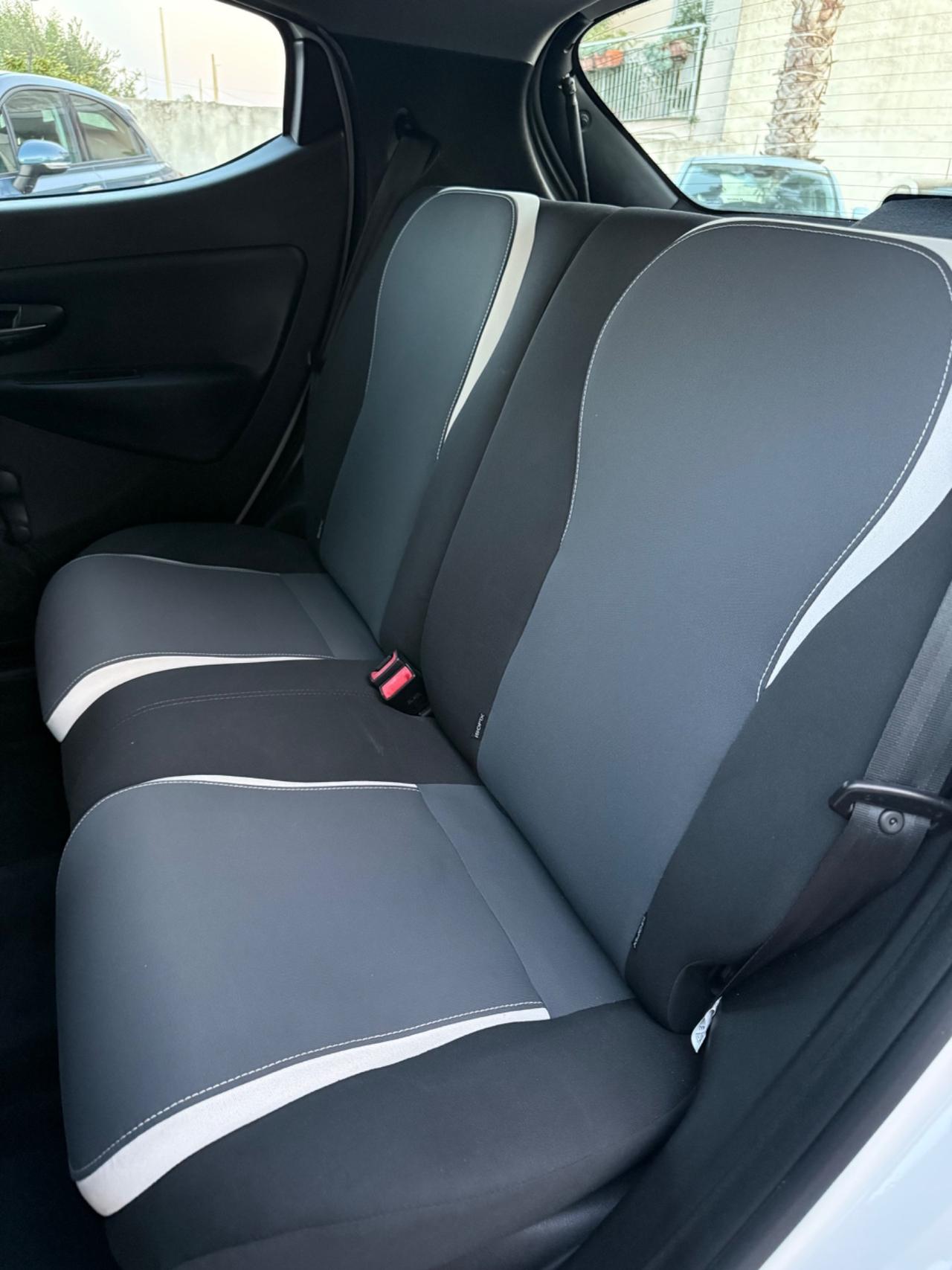 Lancia Ypsilon 0.9 TwinAir 85 CV 5 porte Metano Ecochic Elefantino