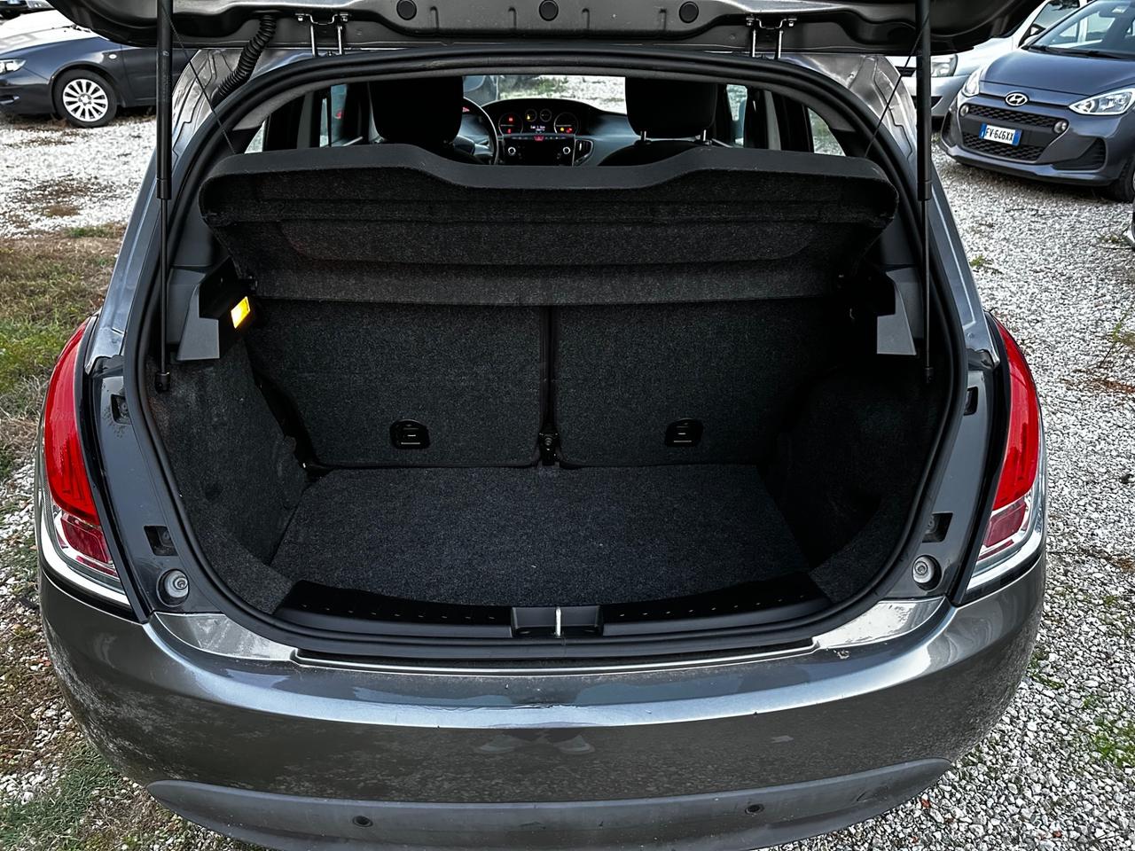 Lancia Ypsilon 1.3 MJT 16V 95 CV 5 porte S&S Silver