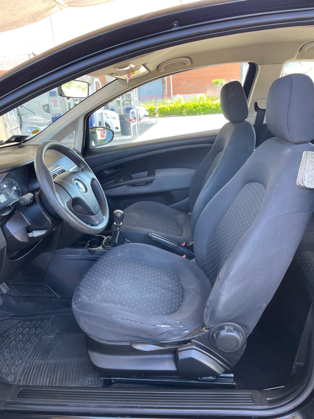 FIAT GRANDE PUNTO 1.2 BENZINA 2007 CON FRIZIONE NUOVA.