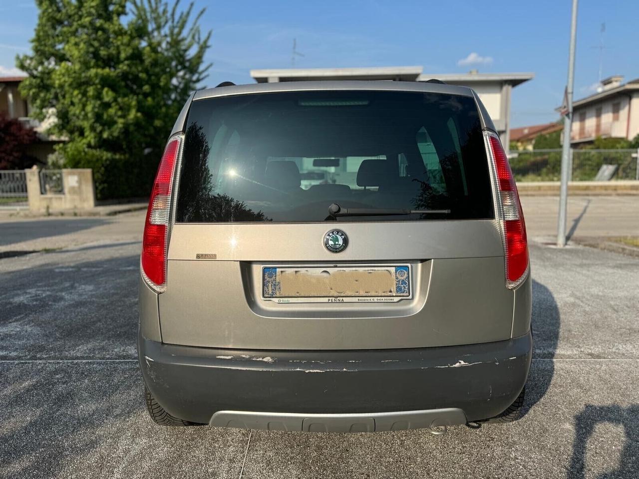 Skoda Roomster 1.4 TDI 80CV F.AP. Scout Neopatentati