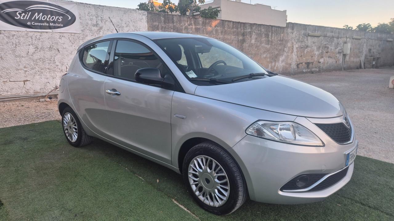 Lancia Ypsilon 1.2 69 CV 5 porte Silver