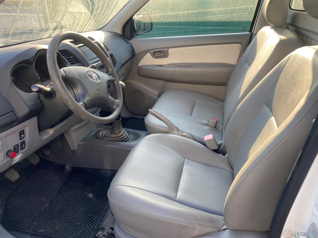 Toyota Hilux 2.5 D-4D 2WD Cassonato....