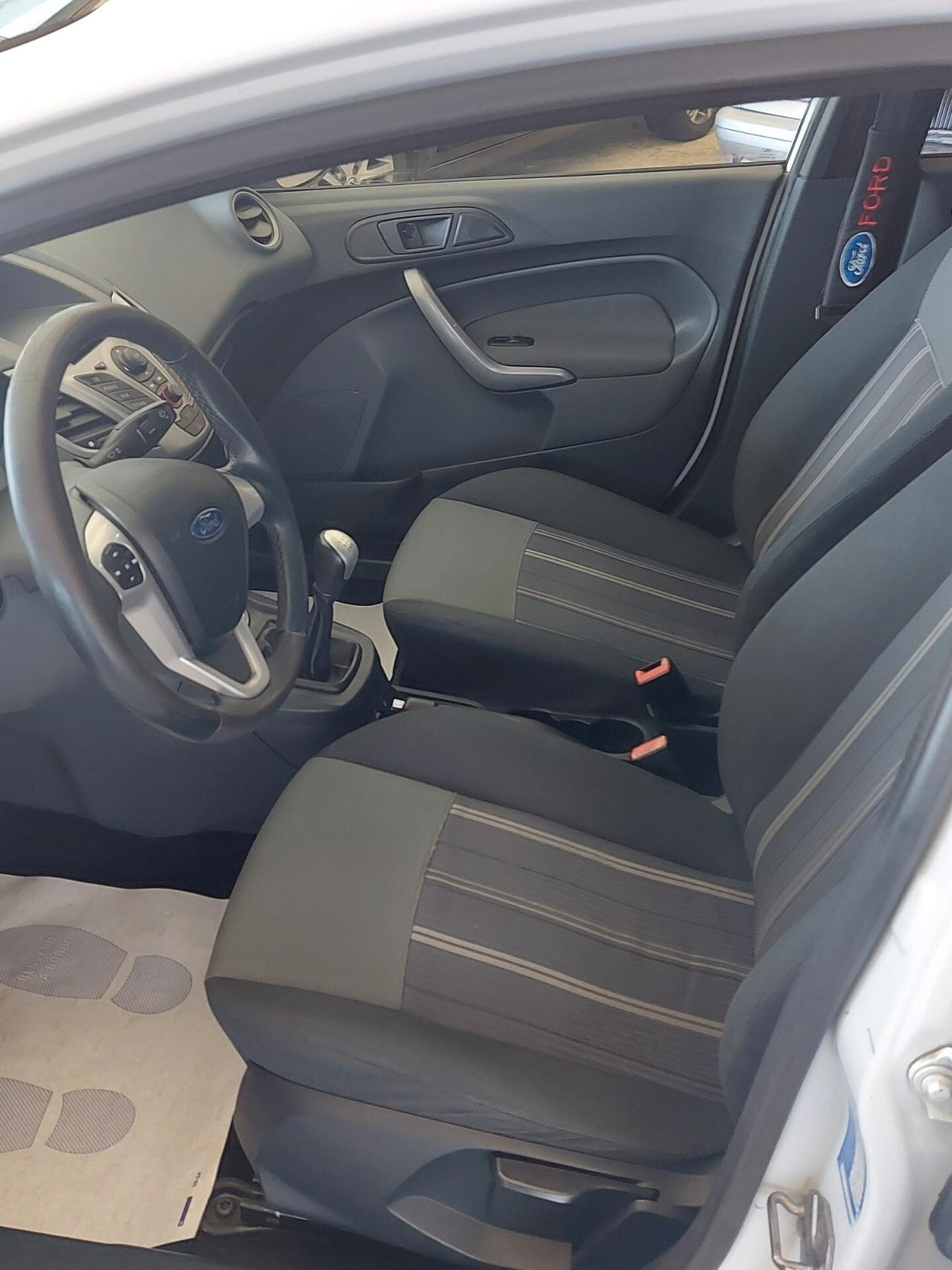 Ford Fiesta titanium 1.4 gpl 5 porte