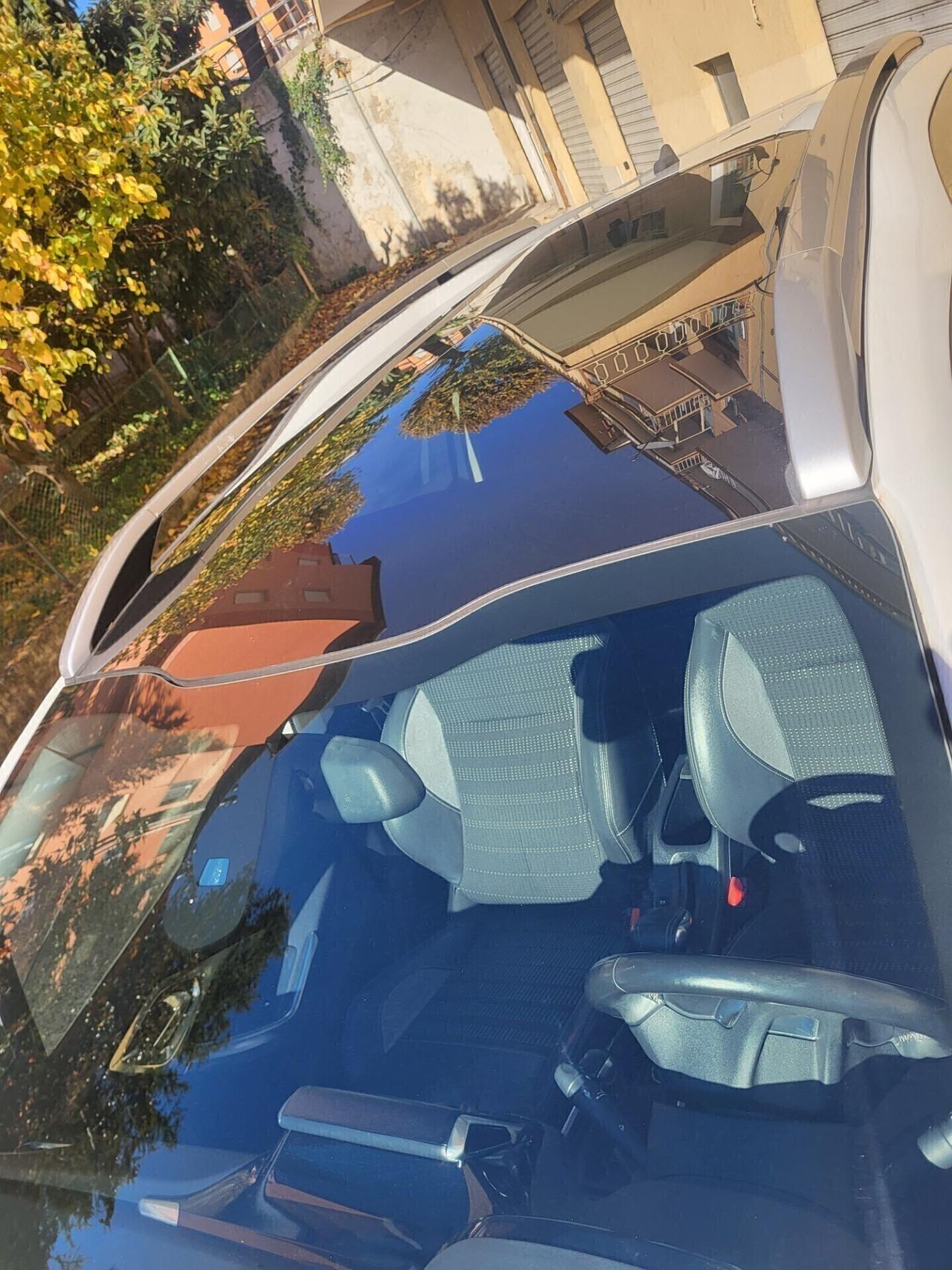 PEUGEOT 2008 1,6 HDI-TETTO PANOR-NAVI-3 REVISIONI