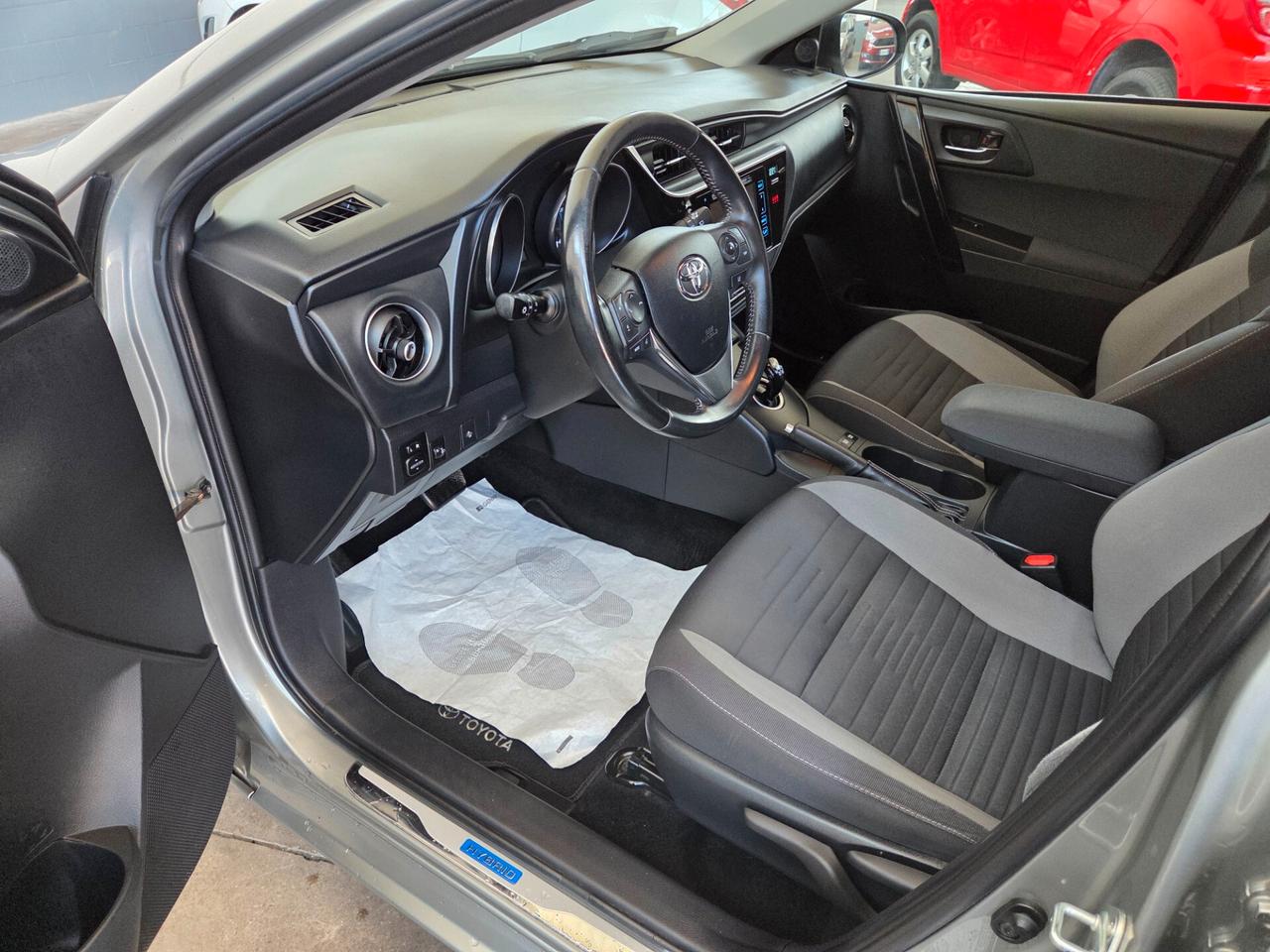 Toyota Auris 1.8 Hybrid Lounge