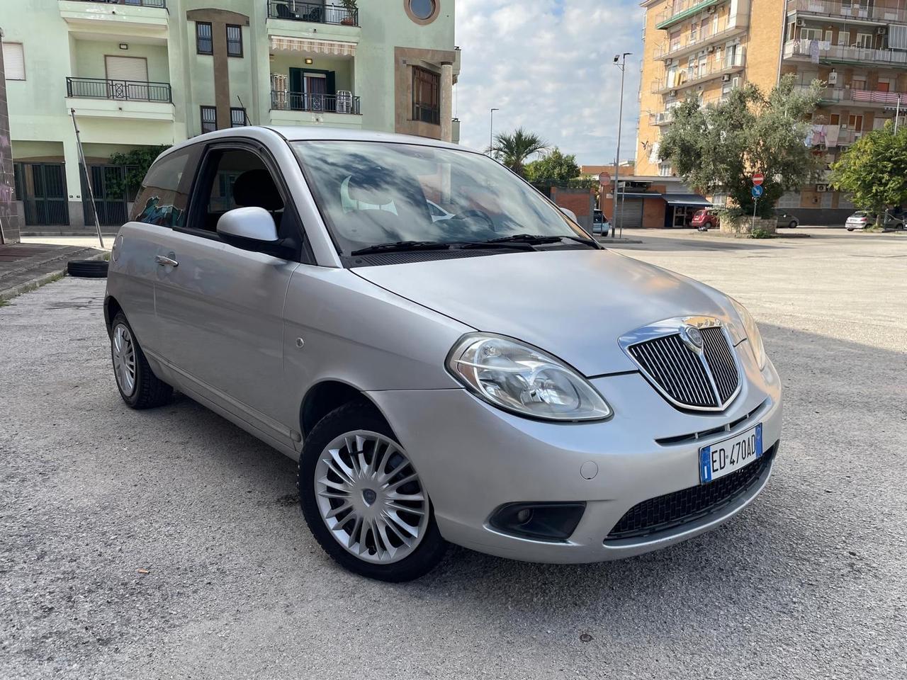 Lancia Ypsilon 1.2 69 CV Argento km 91000