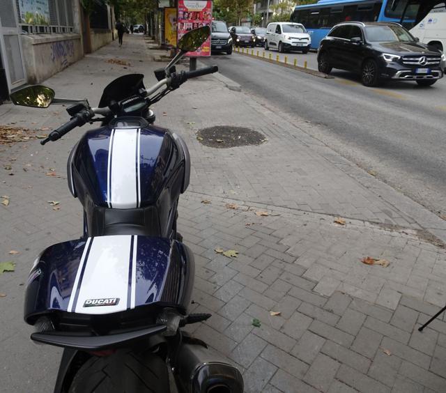 DUCATI Diavel Blue Stripes - Perfetta