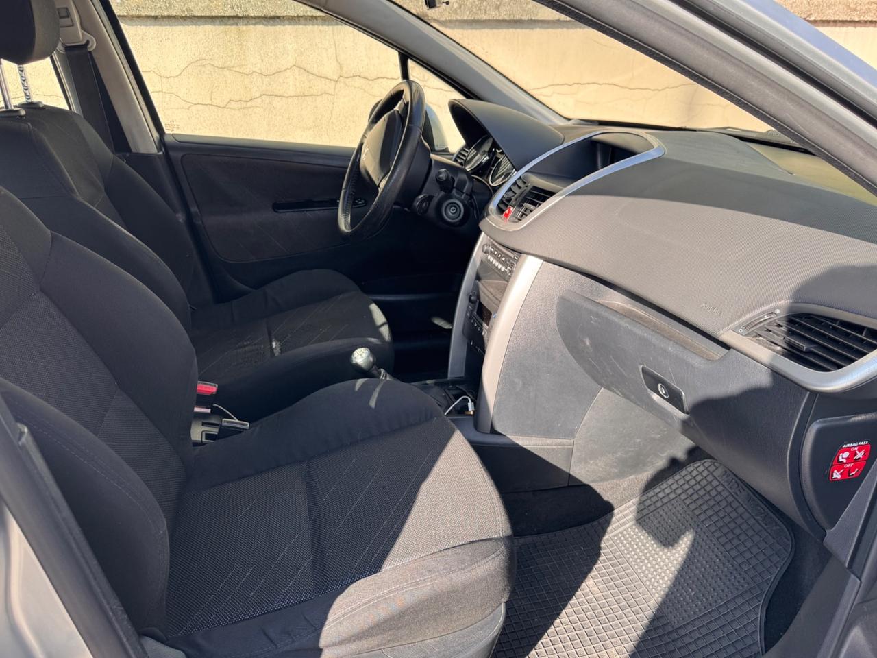 Peugeot 207 1.6 HDi 110CV 5p. Féline