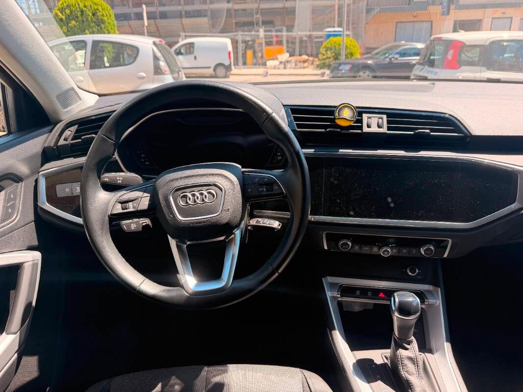 Audi Q3 Audi Q3 3.5 2.0 tdi Business s-tronic