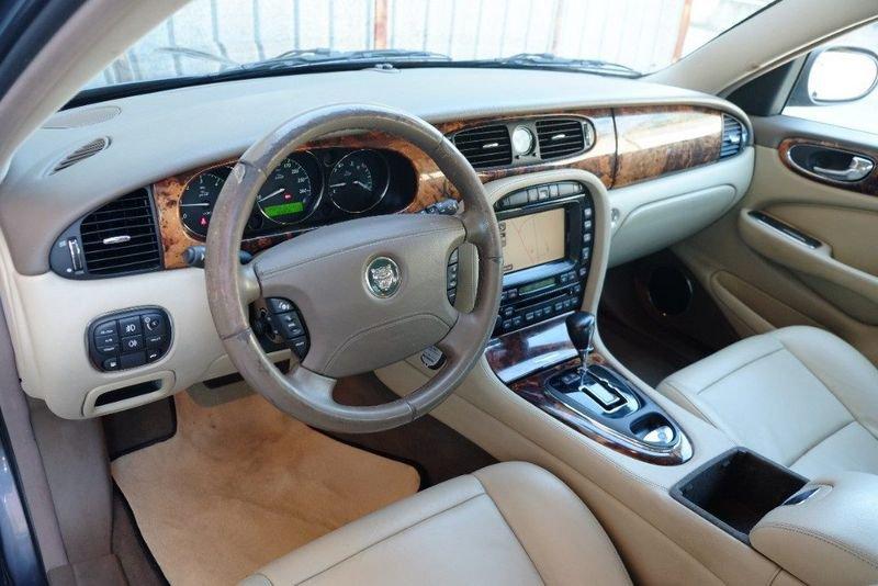 Jaguar XJ 2.7 D V6 cat Executive