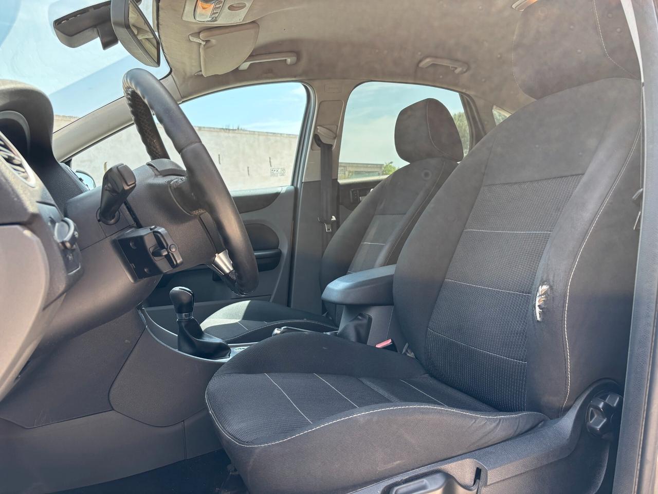 FORD FOCUS 1.6 TITANIUM 2010