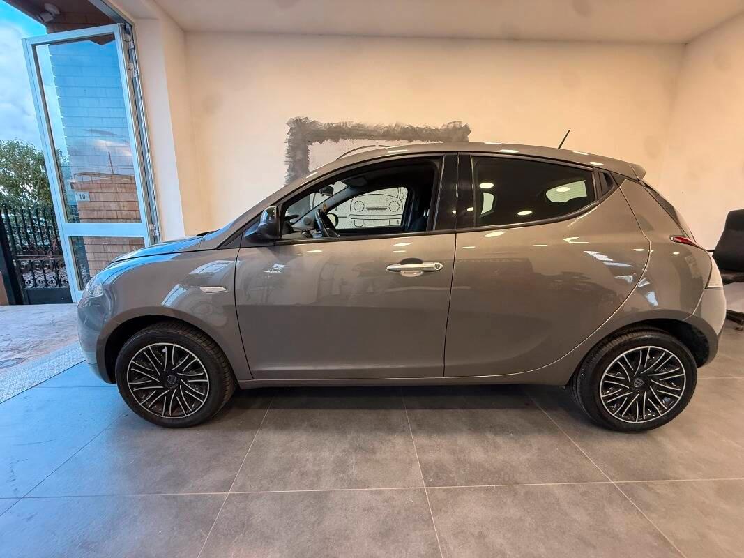 Lancia Ypsilon III 1.0 firefly hybrid Gold s&s 70cv 5p.ti