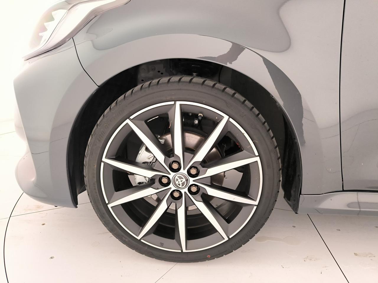 Toyota Yaris 1.5h 130 gr sport