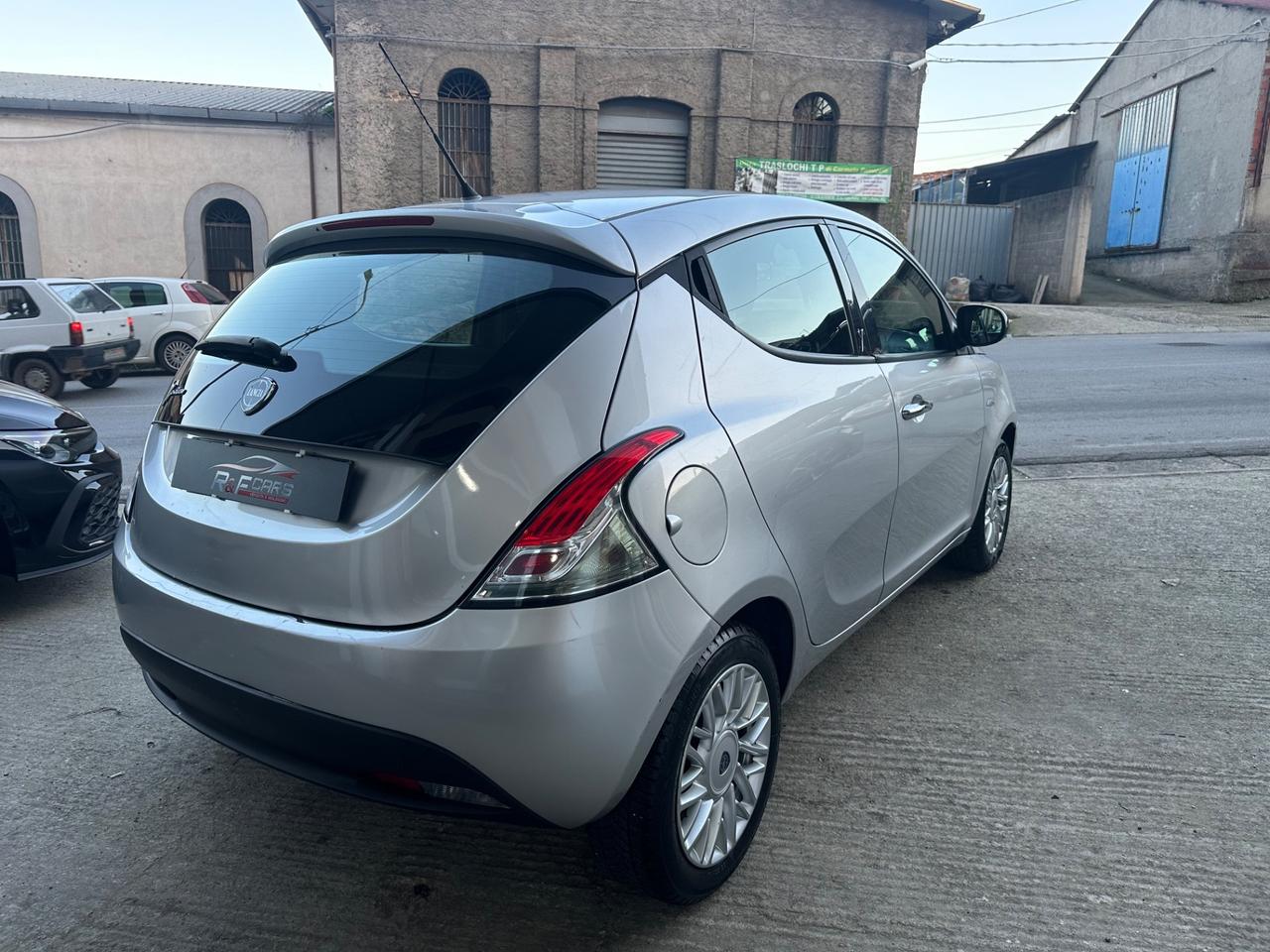 Lancia Ypsilon 0.9 TwinAir 85 CV 5 porte S&S Platinum GPL