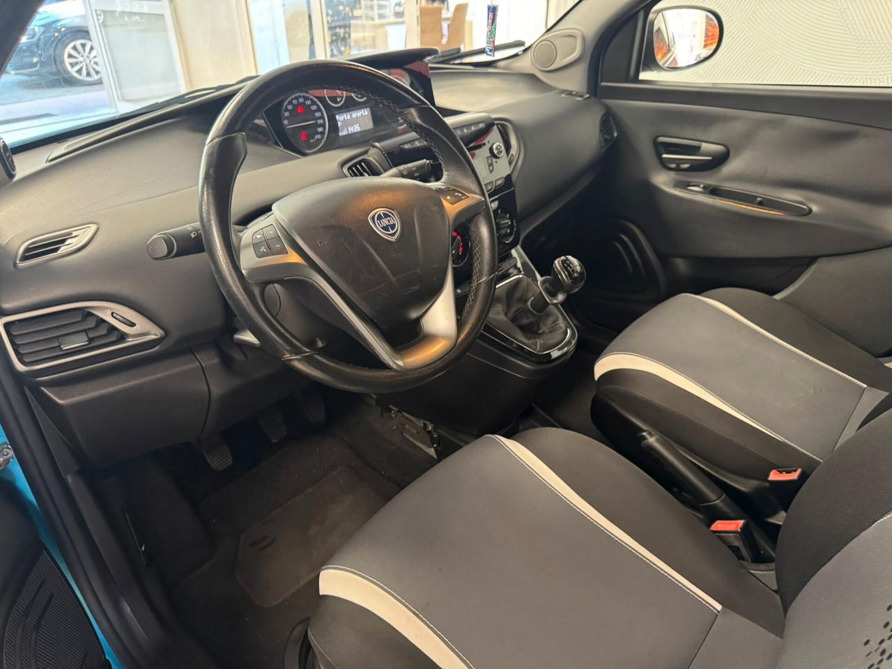 Lancia Ypsilon 1.2 69 CV 5 porte GPL Ecochic Gold -neopatentati
