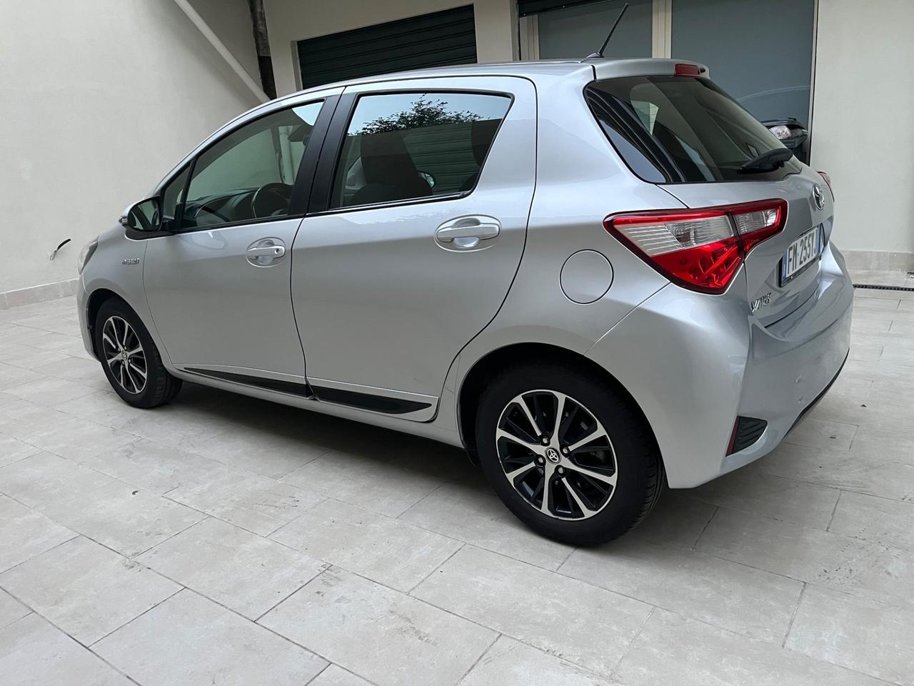 Toyota Yaris 1.5 Hybrid 5 porte Business