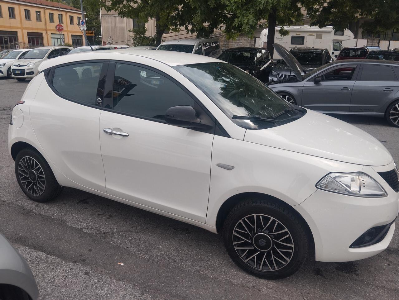Lancia Ypsilon 1.2 69 CV 5 porte GPL Ecochic Gold
