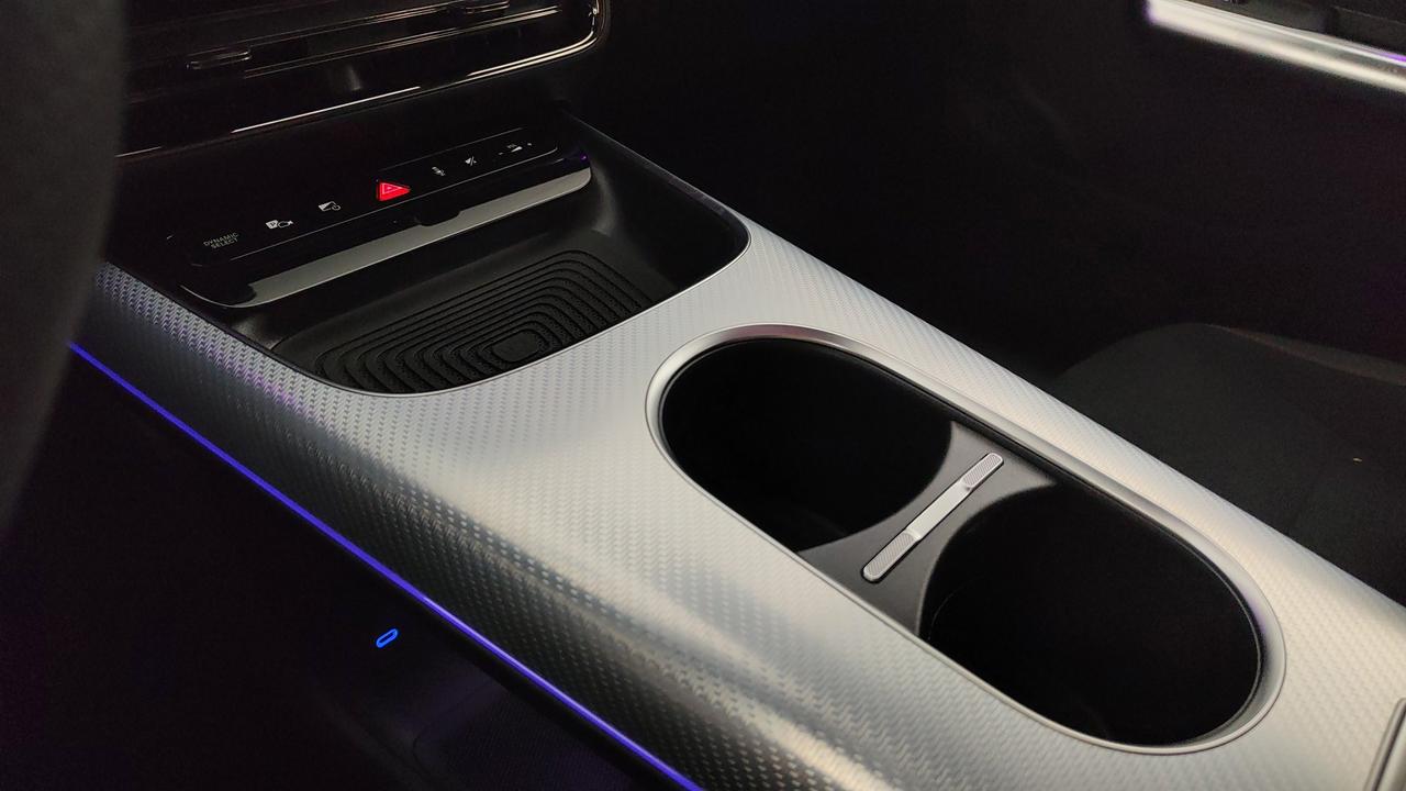 Mercedes-Benz GLB 250+ con tecnologia EQ