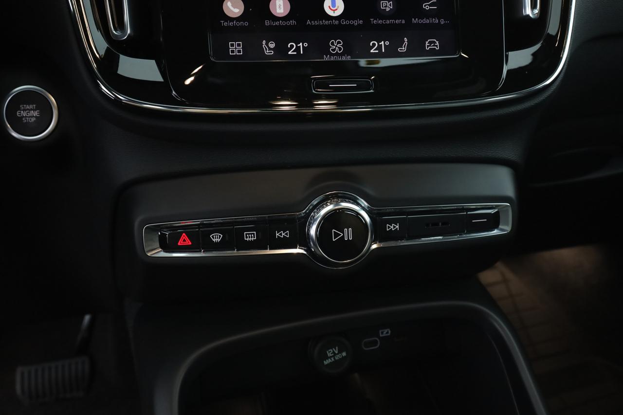 VOLVO XC40 (2017--->) XC40 B3 automatico Plus Dark