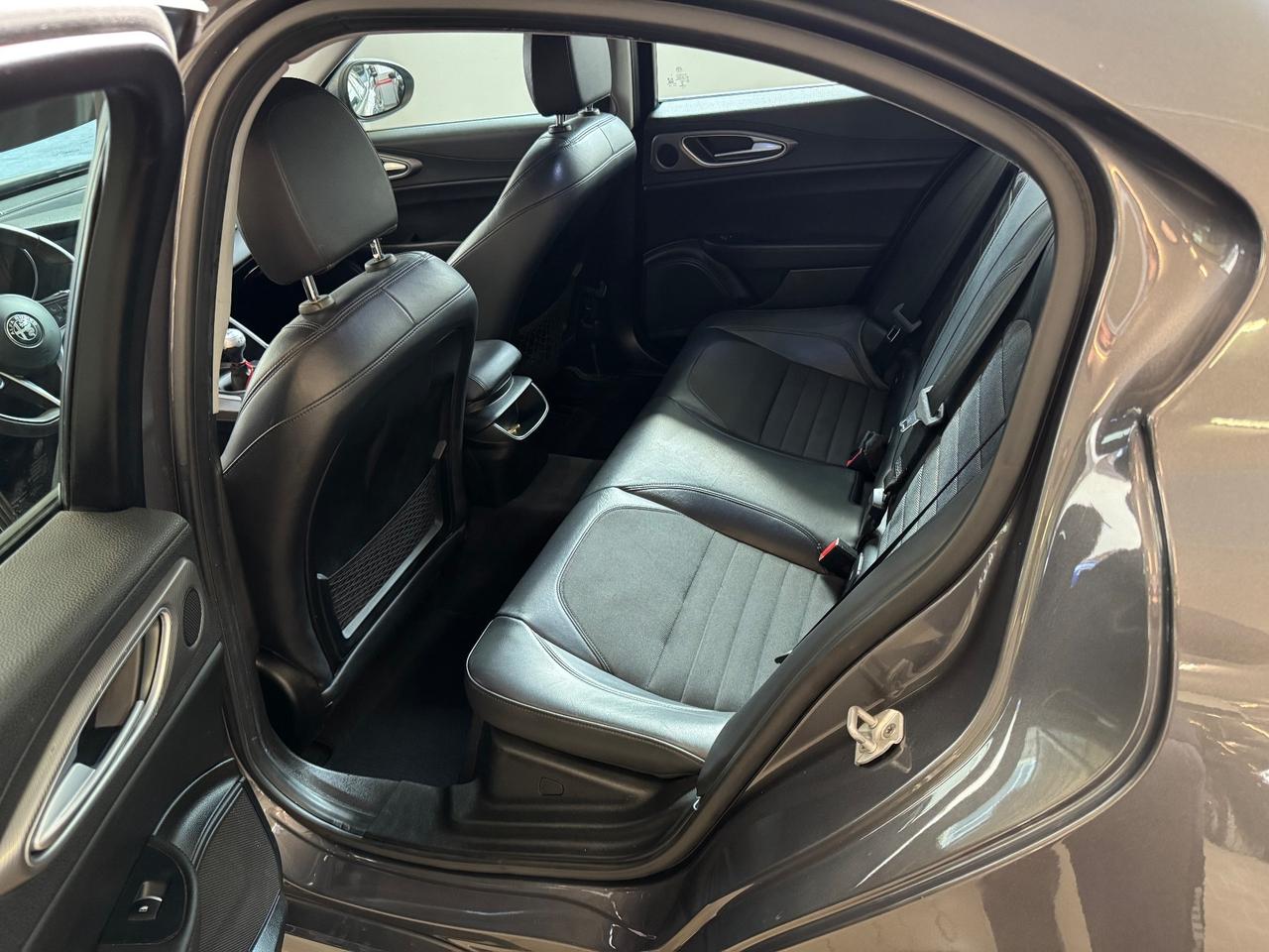 Alfa Romeo Giulia 2.2 Turbodiesel 150 CV Business Launch Edition