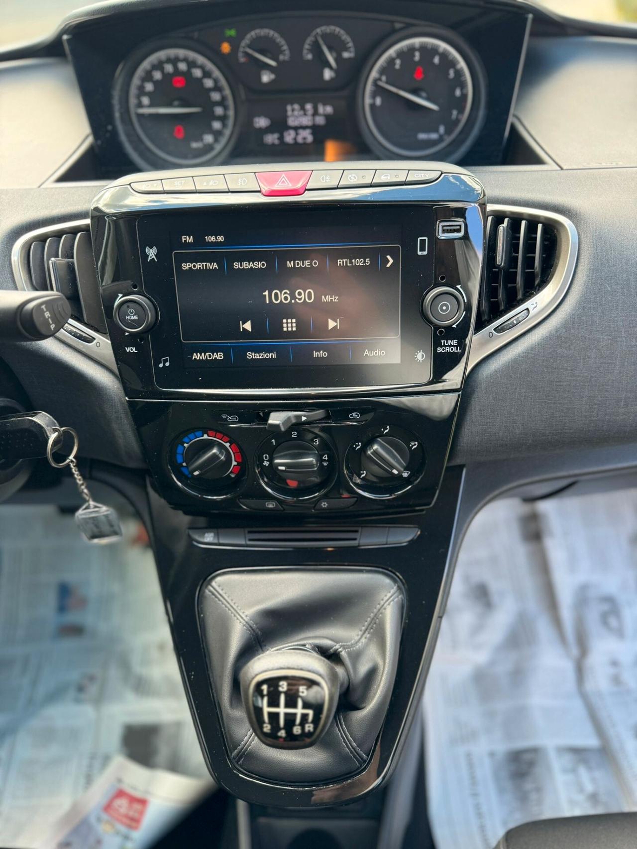 Lancia Ypsilon 1.0 FireFly 5 porte S&S Hybrid Ecochic Gold