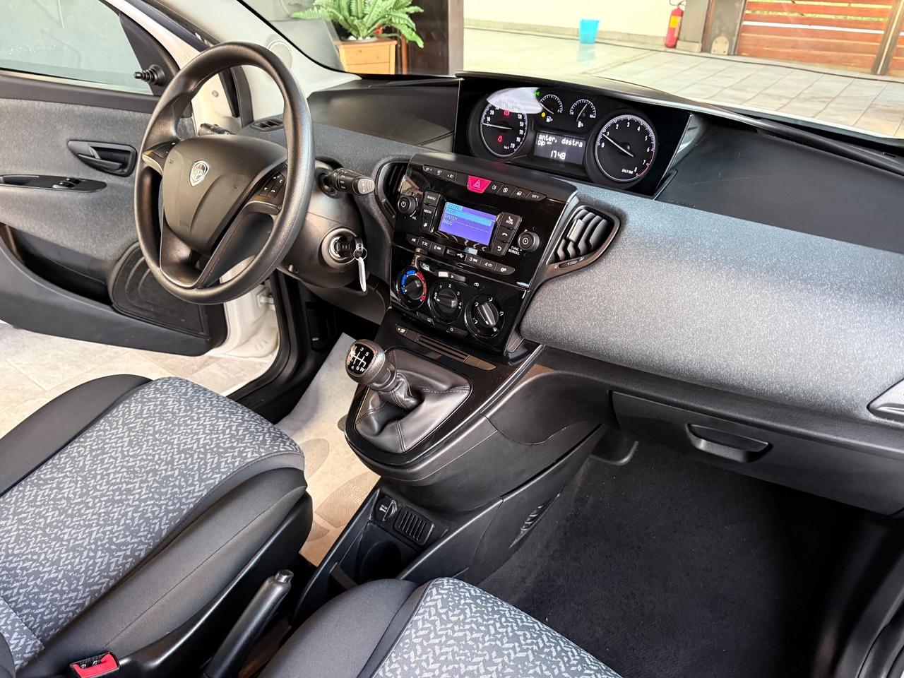 Lancia Ypsilon 1.0 FireFly 5 porte S&S Hybrid Ecochic A. Ferretti