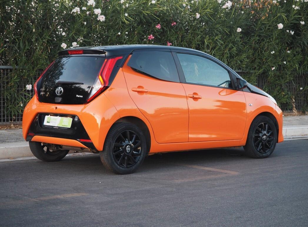 Toyota Aygo Connect orange 1.0 VVT-i 72 CV 5 porte x-wave