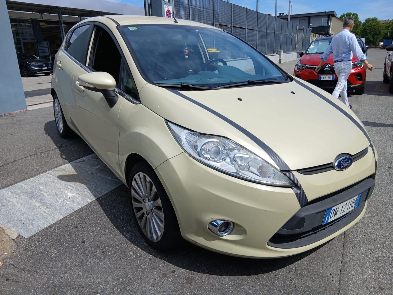 Ford Fiesta 1.4 TDCi FULL UFFICIAL FIAT TORINO LEGGI